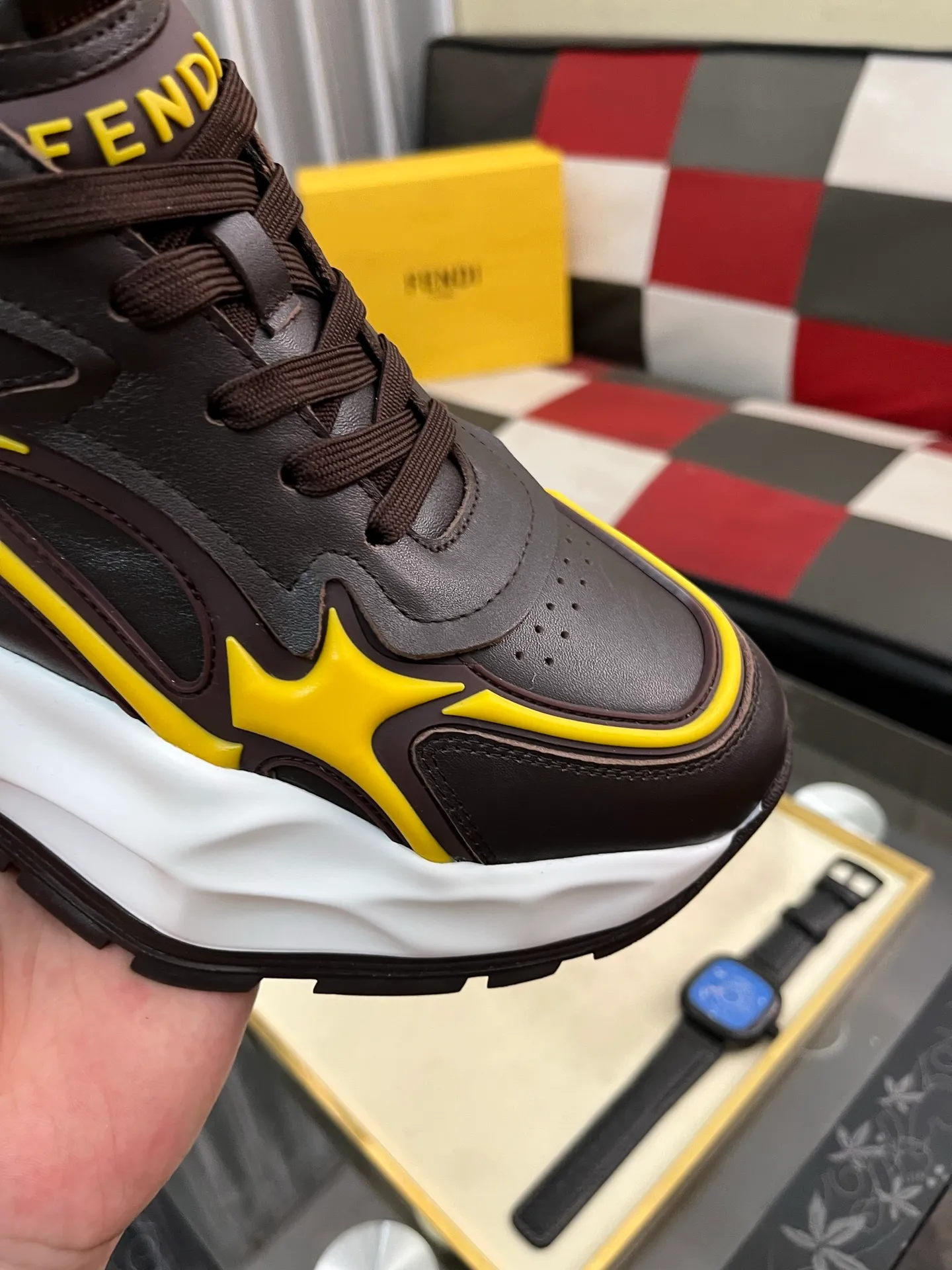 Men's Men's Shoes💰580⌚️⌚️[fendi] Fendi's classic and comfortable men's, this complex sneaker is made of soft calfskin➕genuine leather lining➕original ultra-light rubber material with rough outsole. This unique light style is suitable for the casual and refined sensibility of this season. It is comfortable and natural on the feet. It is an everyday style for casual travel in autumn and winter! 38-446️⃣colors available